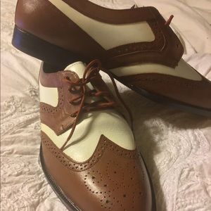 Men’s two toned dress shoes